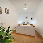 Les 3 Piliers Grand T2 Confortable Avec Parking Apartamento Reims