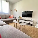 Les 3 Piliers Grand T2 Confortable Avec Parking Apartamento