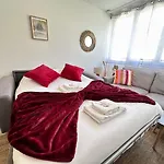 Les 3 Piliers Grand T2 Confortable Avec Parking * Reims