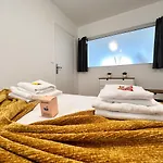 Les 3 Piliers Grand T2 Confortable Avec Parking Apartamento Reims