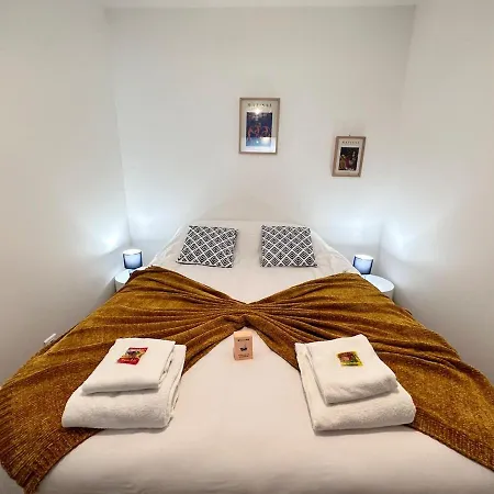 Les 3 Piliers Grand T2 Confortable Avec Parking *