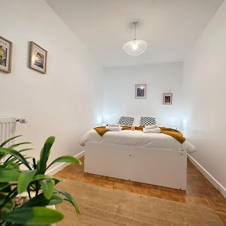 Les 3 Piliers Grand T2 Confortable Avec Parking Daire Reims