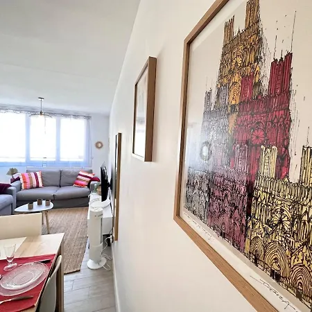 Les 3 Piliers Grand T2 Confortable Avec Parking *