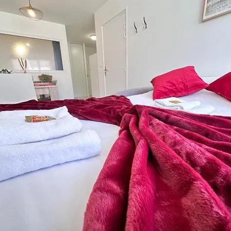 Les 3 Piliers Grand T2 Confortable Avec Parking Lejlighed Reims