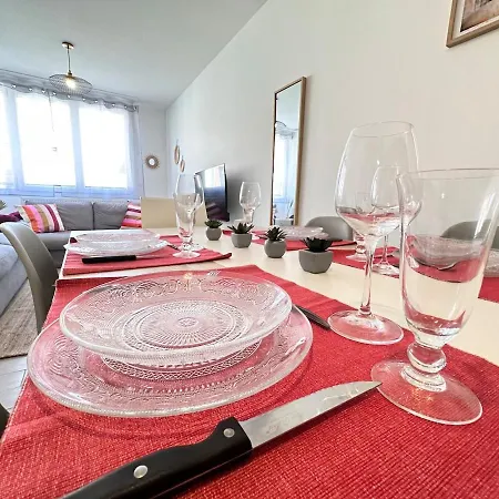 Les 3 Piliers Grand T2 Confortable Avec Parking Reims