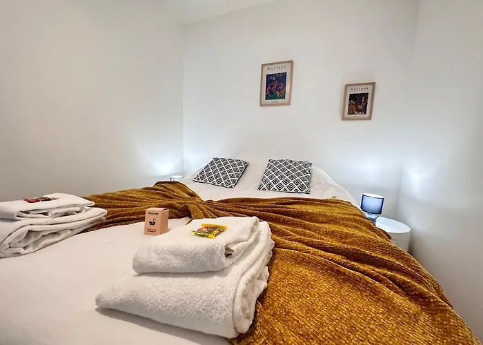 Les 3 Piliers Grand T2 Confortable Avec Parking Lejlighed *