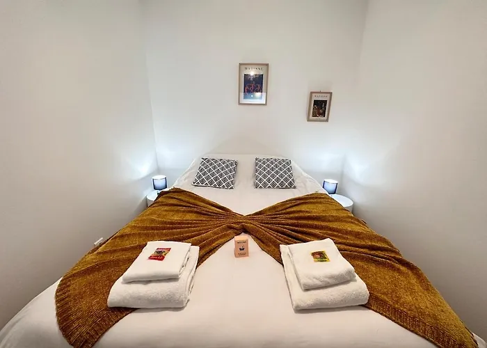 Les 3 Piliers Grand T2 Confortable Avec Parking *