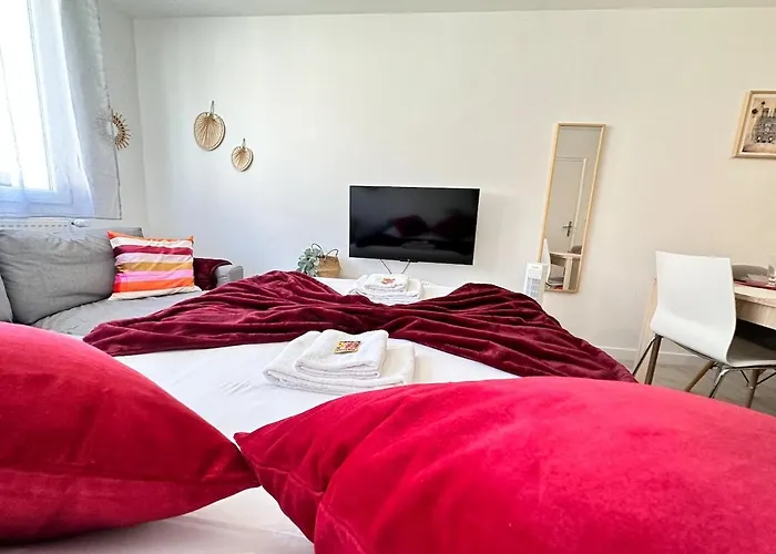 Les 3 Piliers Grand T2 Confortable Avec Parking Lejlighed