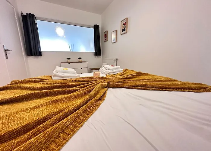 Les 3 Piliers Grand T2 Confortable Avec Parking * Reims