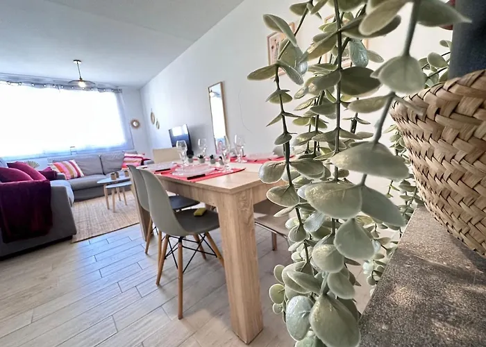 Les 3 Piliers Grand T2 Confortable Avec Parking * Reims