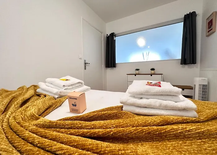 Les 3 Piliers Grand T2 Confortable Avec Parking Lejlighed Reims