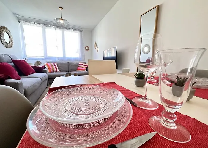 Les 3 Piliers Grand T2 Confortable Avec Parking Lejlighed